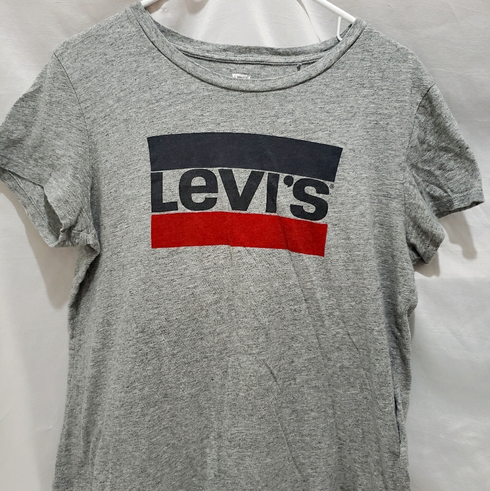 Levis Graphic Tshirt